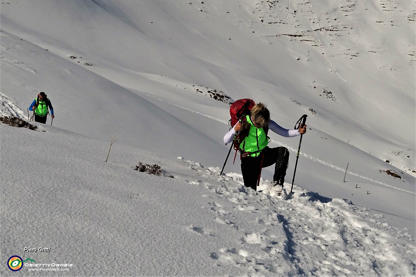 61 Neve rammollita dal sole... si affonda e si calzano zoccoloni di neve sotto gli scarponi.JPG